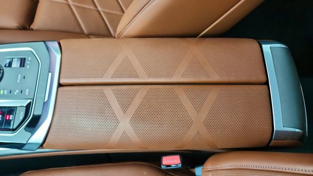 Used 2023 BMW i7 xDrive60 w/ Executive Package 2 image 57