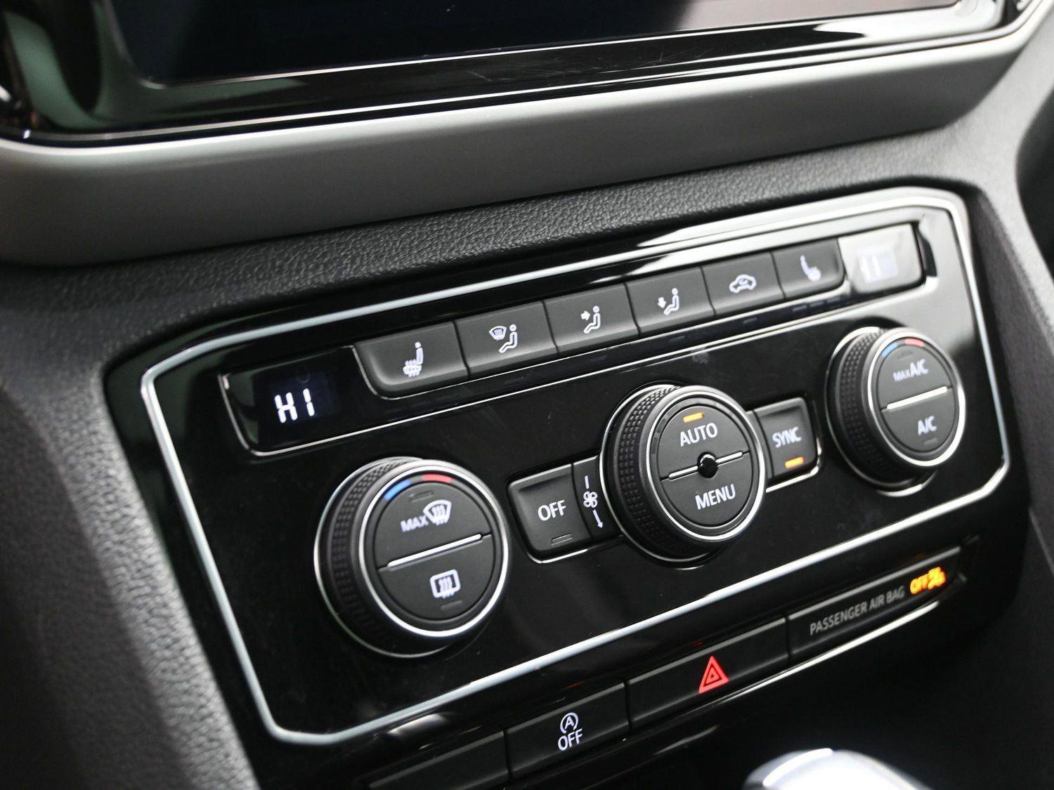 Certified 2022 Volkswagen Atlas Cross Sport SE image 6