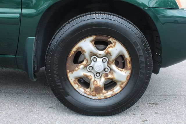 Used 2001 Toyota Highlander 2WD w/ Quick-Order Pkg image 31