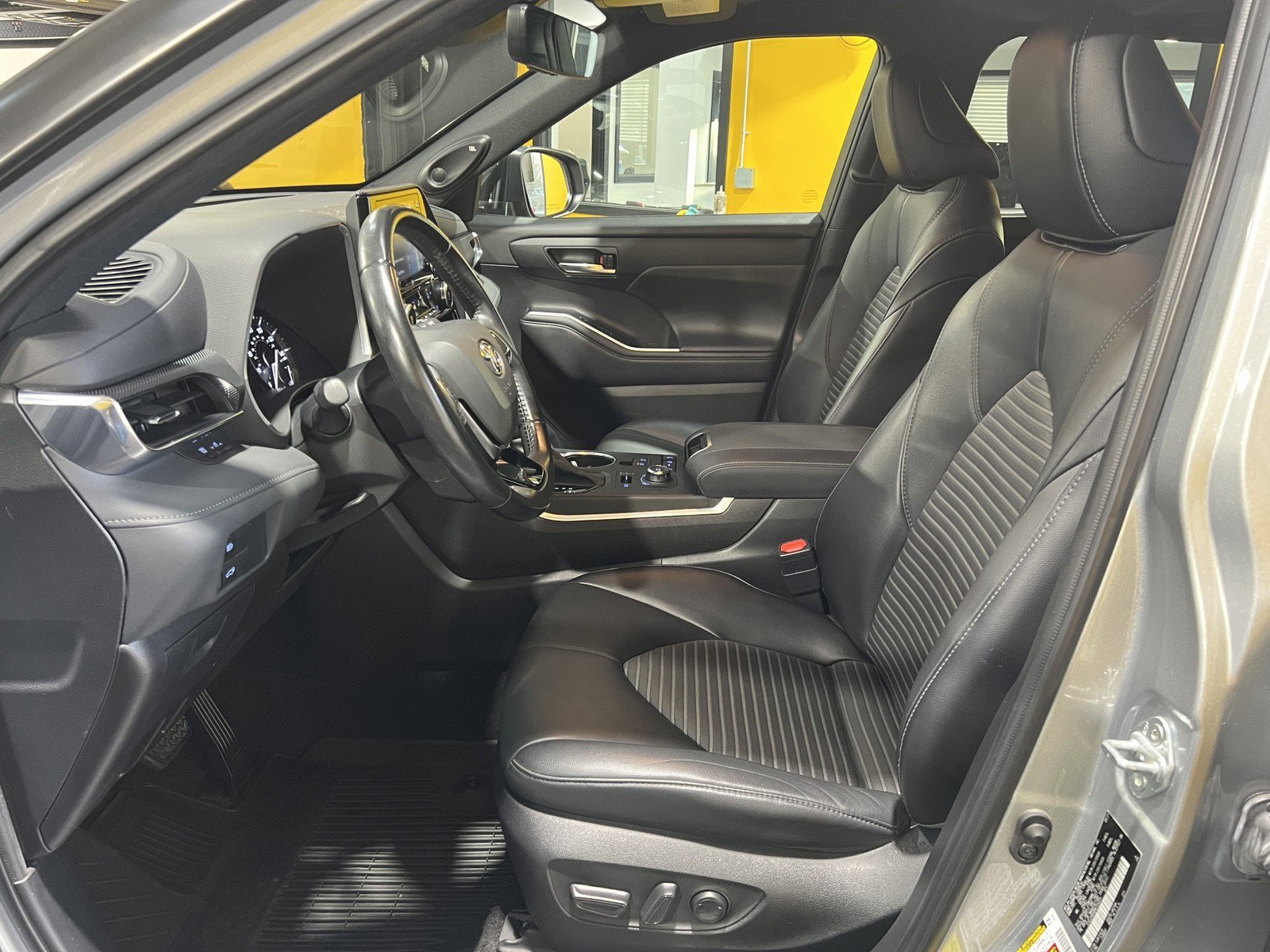 Used 2021 Toyota Highlander XSE image 14