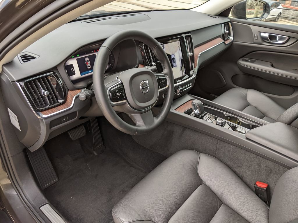 Certified 2025 Volvo V60 B5 Cross Country Plus image 8