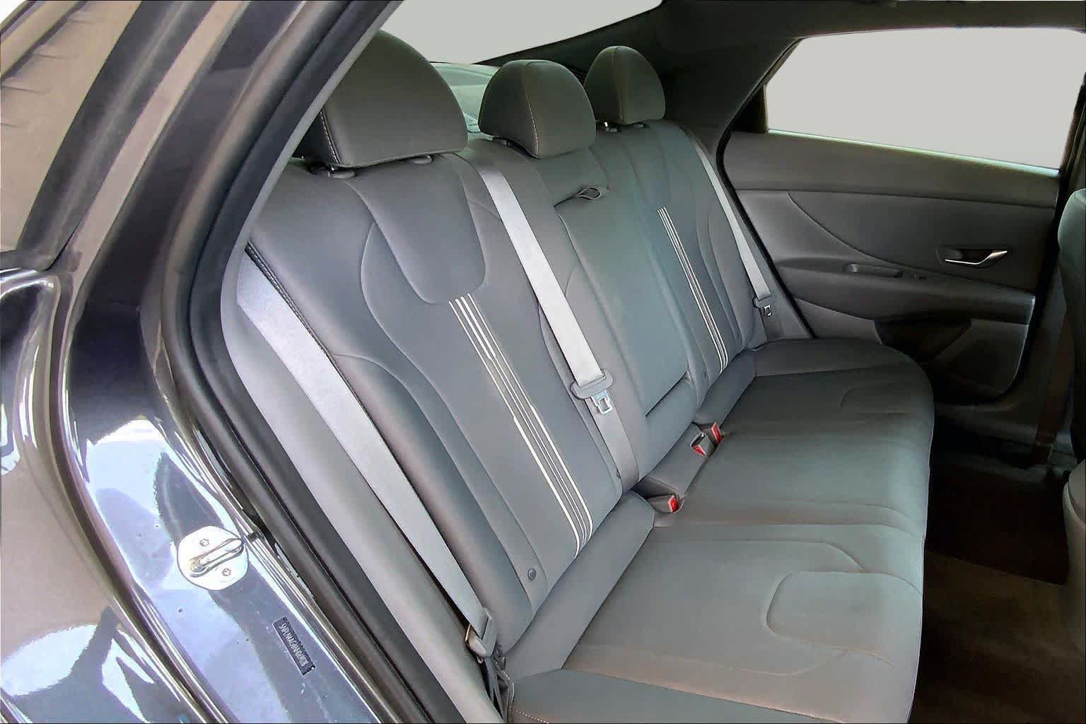 Used 2022 Hyundai Elantra SEL w/ Convenience + Premium Package FWD image 20