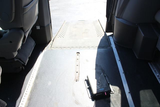 Used 2014 Honda Odyssey Touring Elite image 16