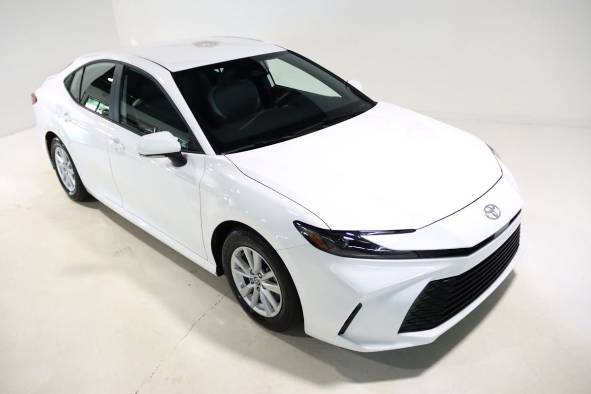 Used 2026 Toyota Camry SE FWD image 19