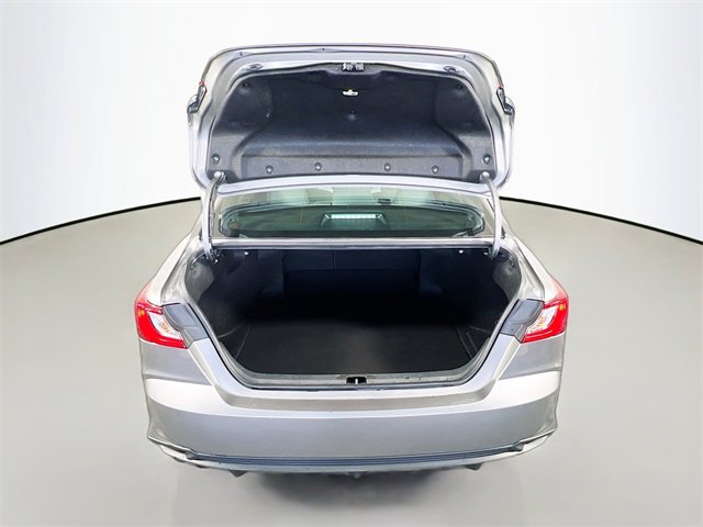 Used 2025 Toyota Camry SE image 28