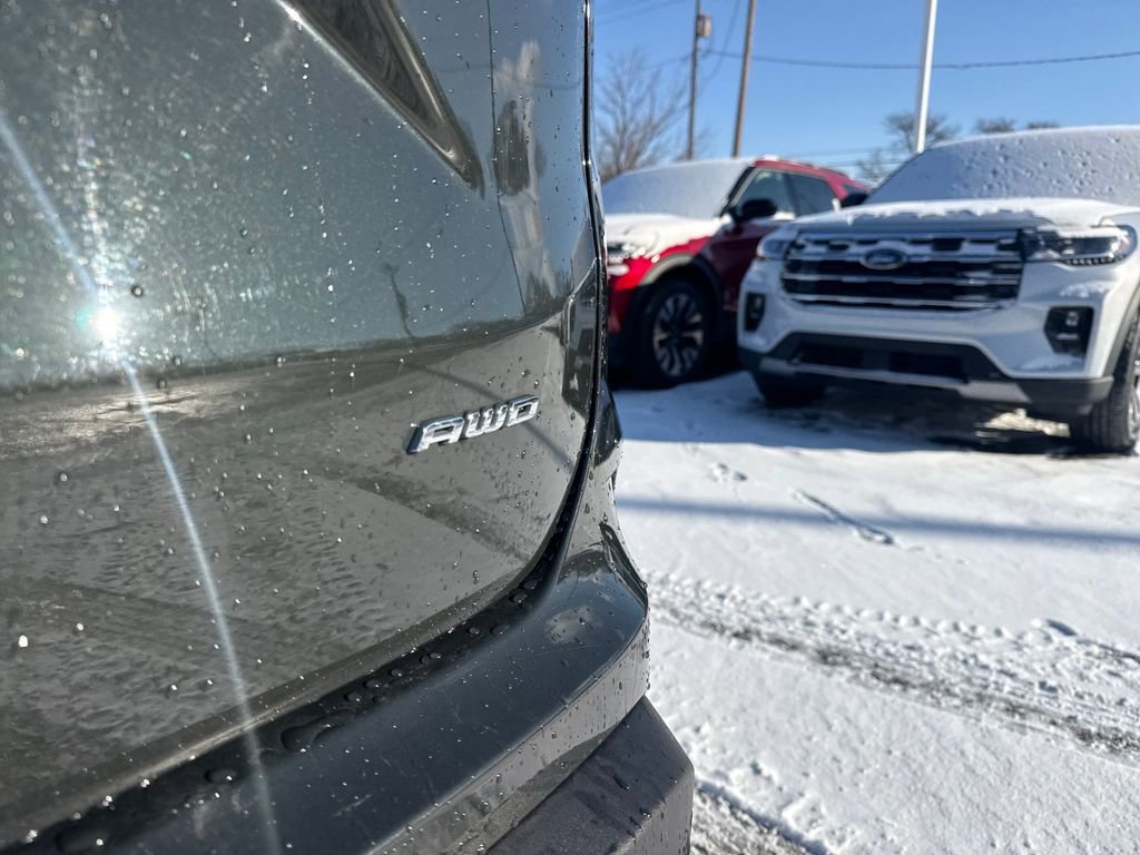 Used 2023 Ford Edge SEL w/ Convenience Package image 11