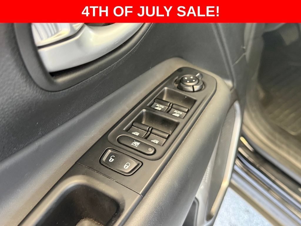 Used 2023 Jeep Renegade Latitude AWD/4WD image 13
