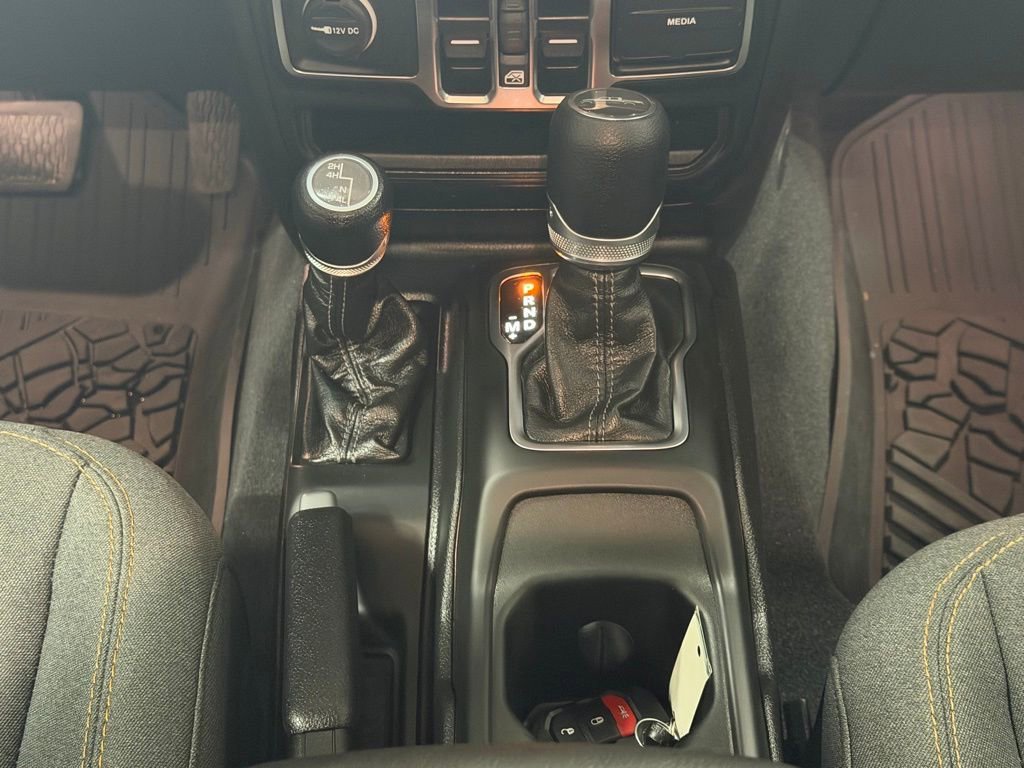 Used 2025 Jeep Gladiator Sport image 16