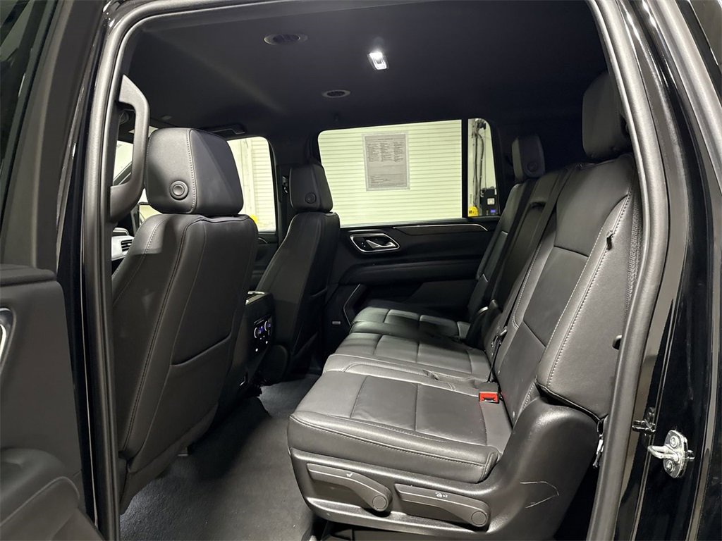 Used 2024 Chevrolet Suburban LT image 23