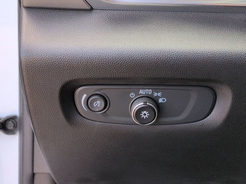 Used 2021 Chevrolet Traverse LS FWD image 18