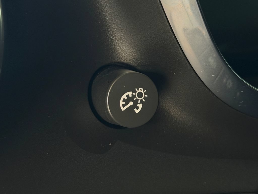 Used 2020 Chevrolet Camaro SS RWD image 37