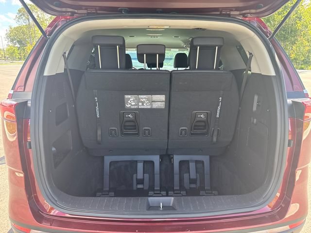Used 2024 Kia Carnival LX FWD image 11