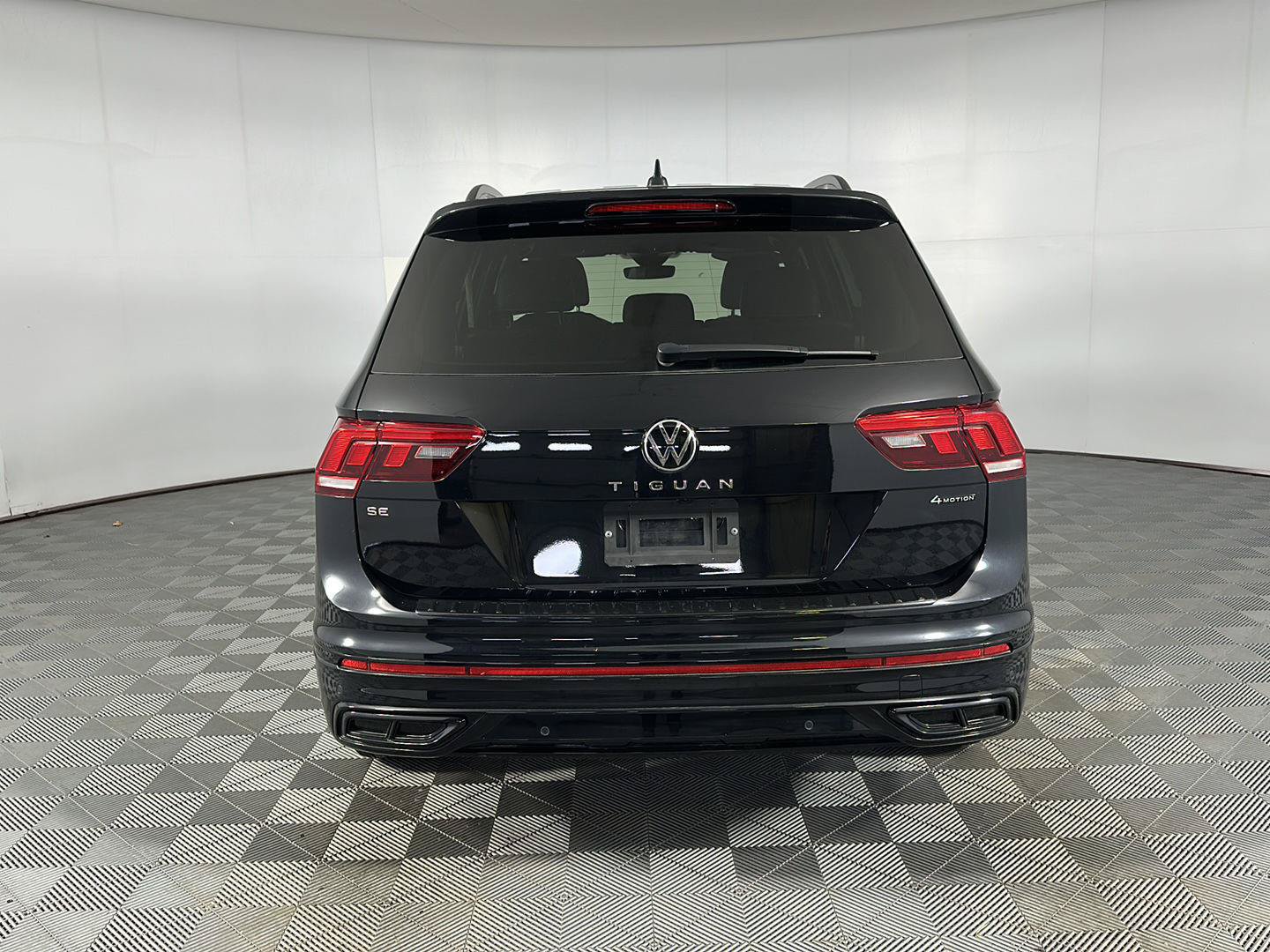 Used 2024 Volkswagen Tiguan SE R-Line AWD/4WD image 25