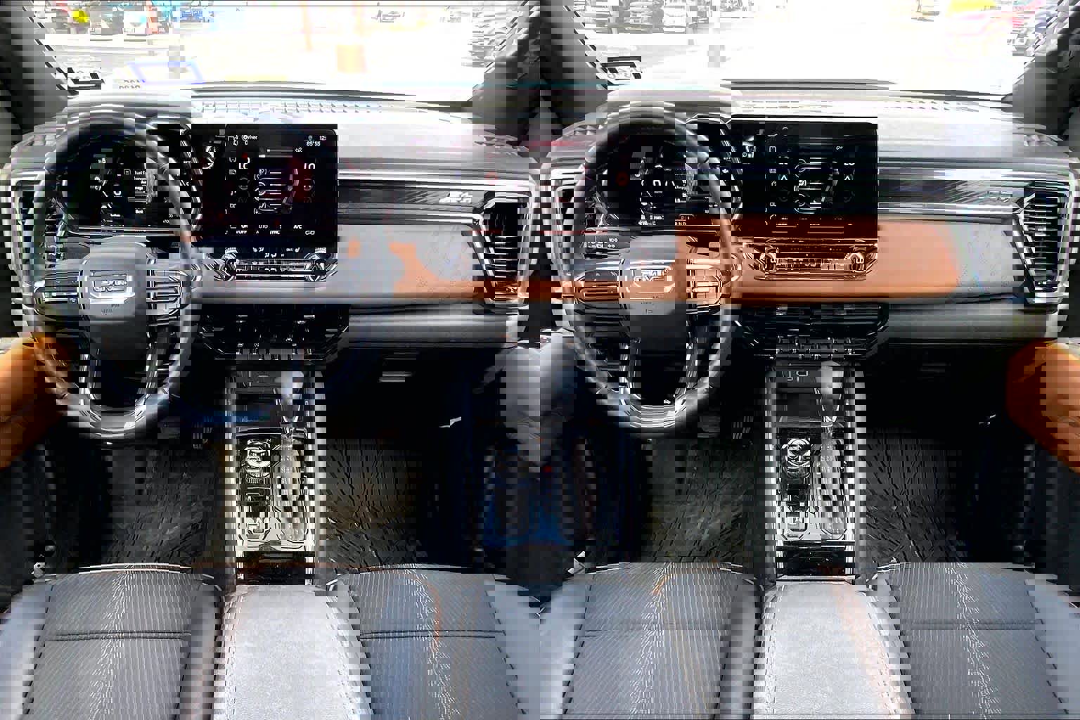 Used 2024 GMC Canyon AT4 w/ Technology Package image 16