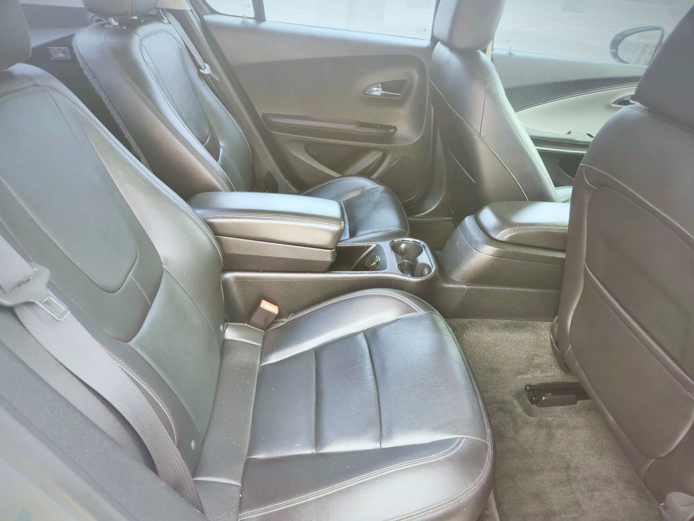 Used 2015 Chevrolet Volt Premium w/ Premium Trim Package FWD image 28