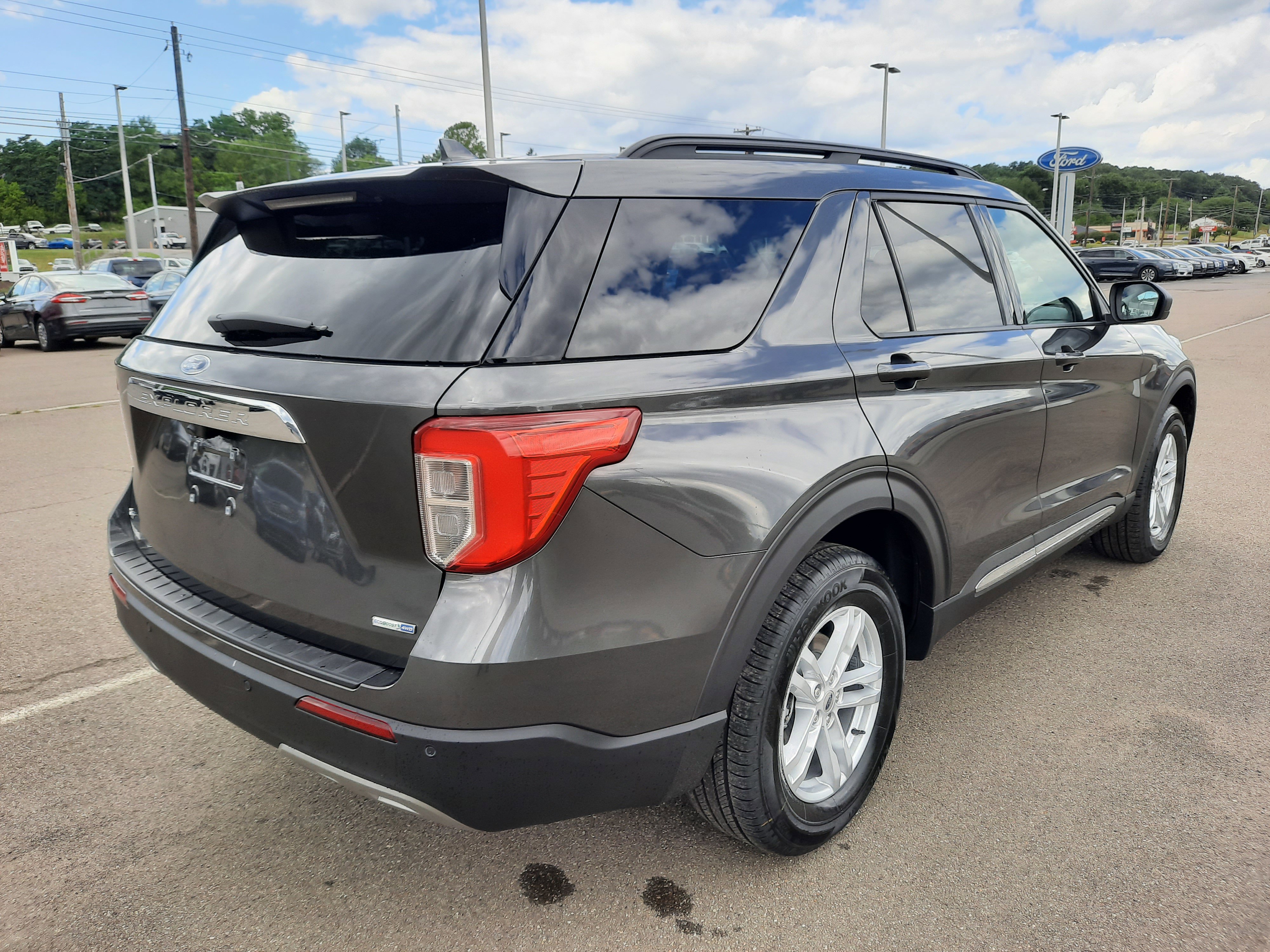 Used 2020 Ford Explorer XLT w/ Equipment Group 202A image 5