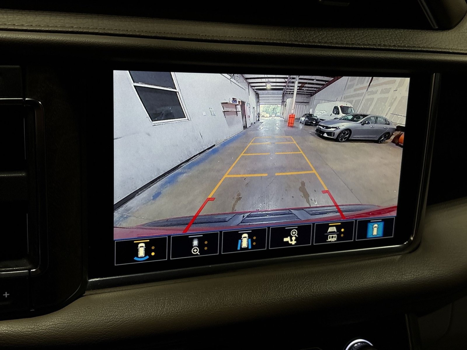 Used 2021 GMC Yukon Denali AWD/4WD image 19