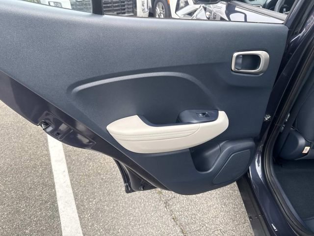 Used 2023 Hyundai Venue Limited image 15
