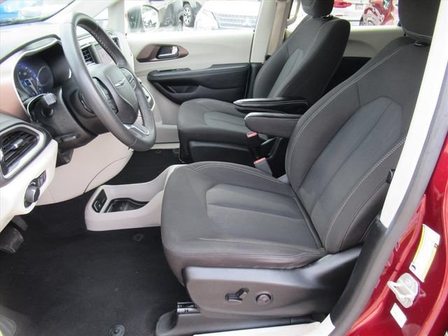 Certified 2023 Chrysler Voyager LX FWD image 16