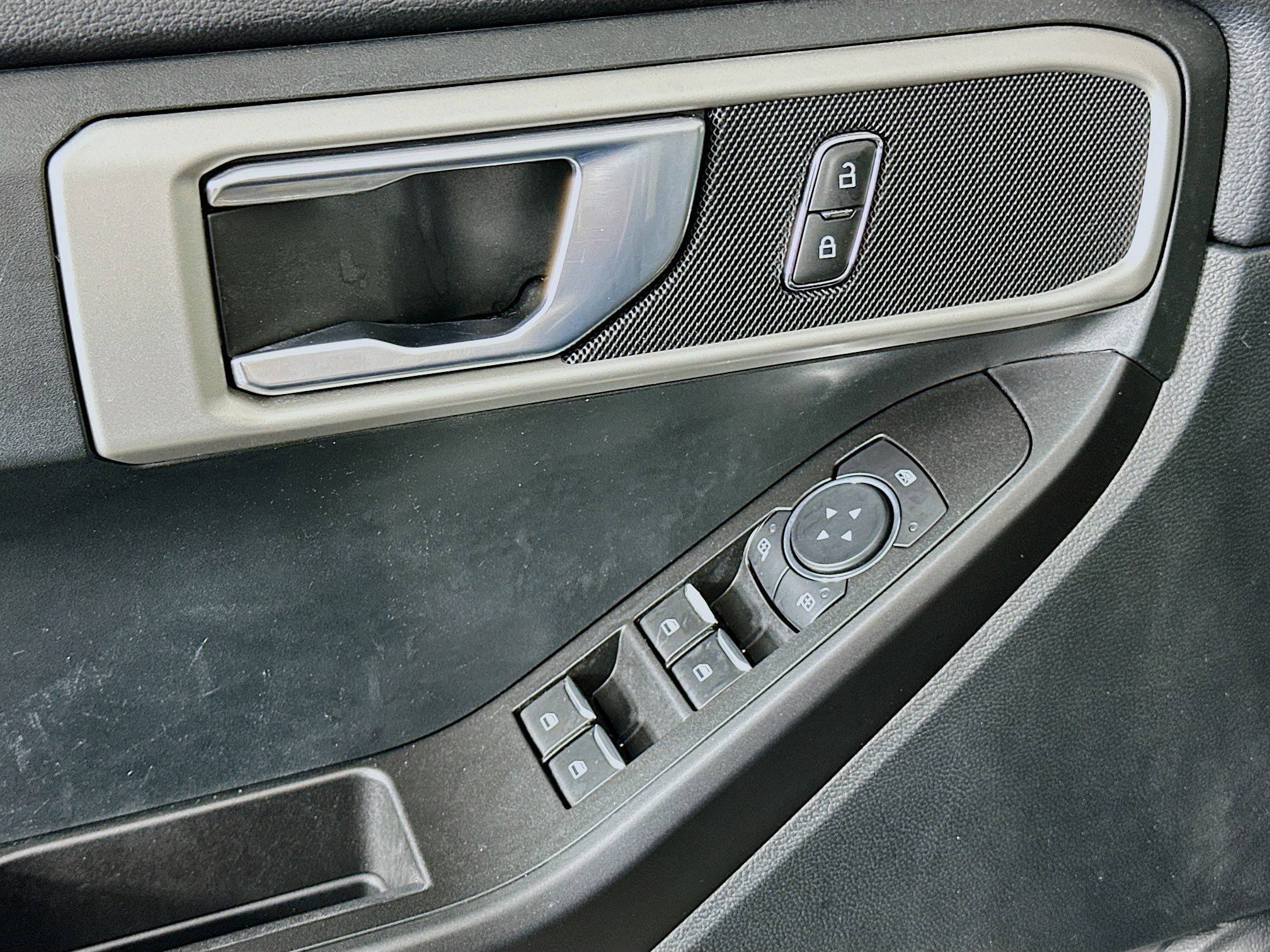 Used 2022 Ford Explorer 4WD image 15