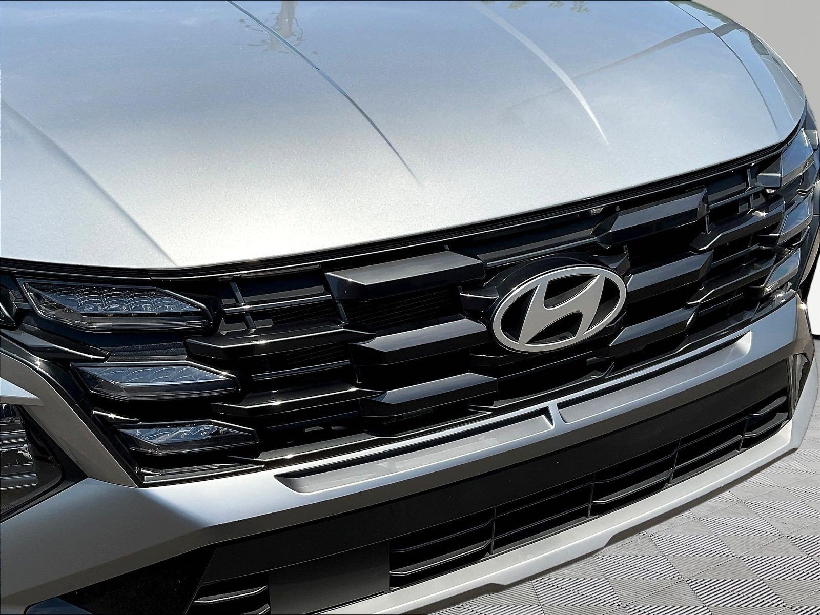 Certified 2025 Hyundai Tucson SE FWD image 32