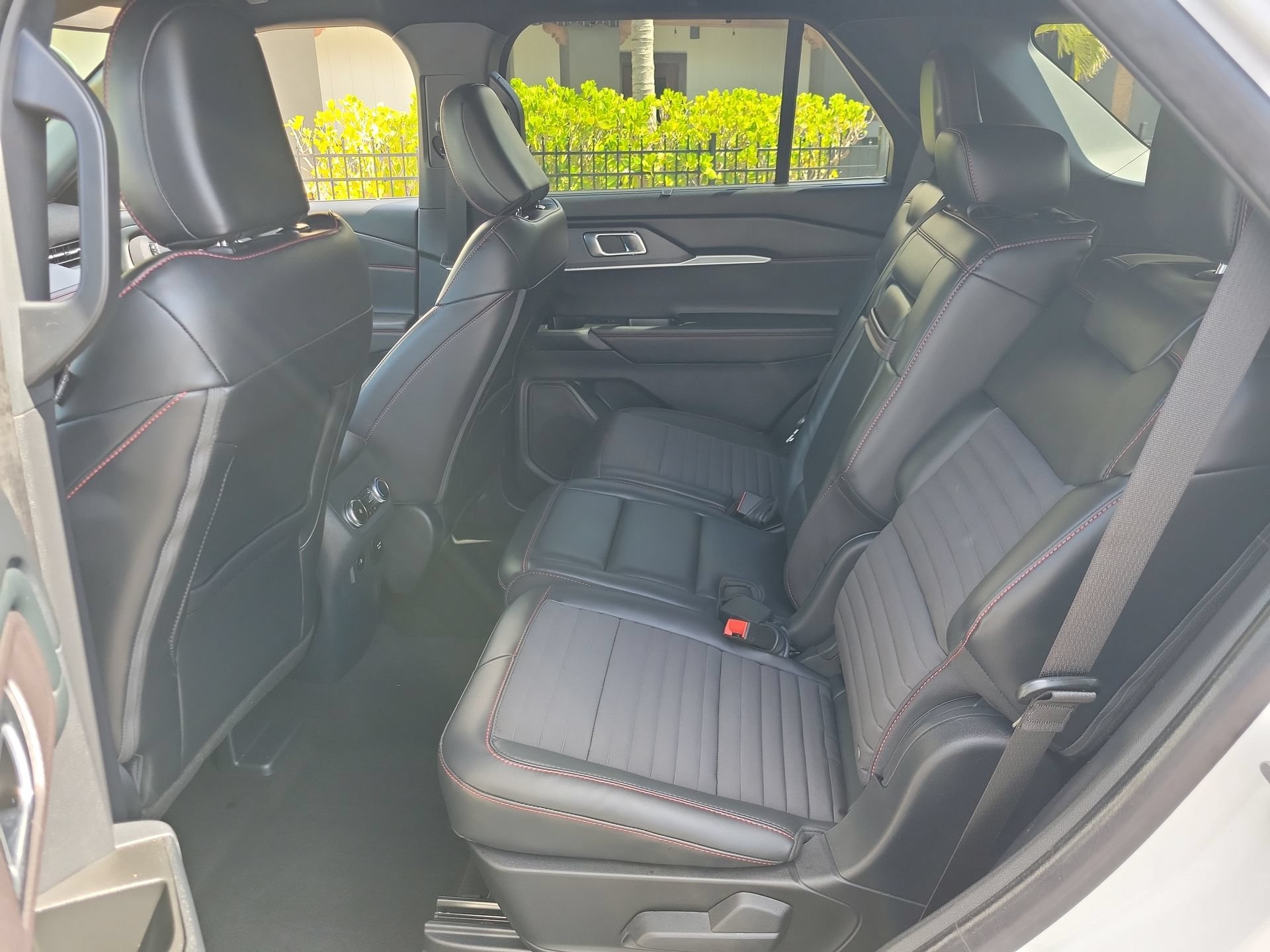 Used 2025 Ford Explorer ST-Line w/ Premium Package RWD image 16