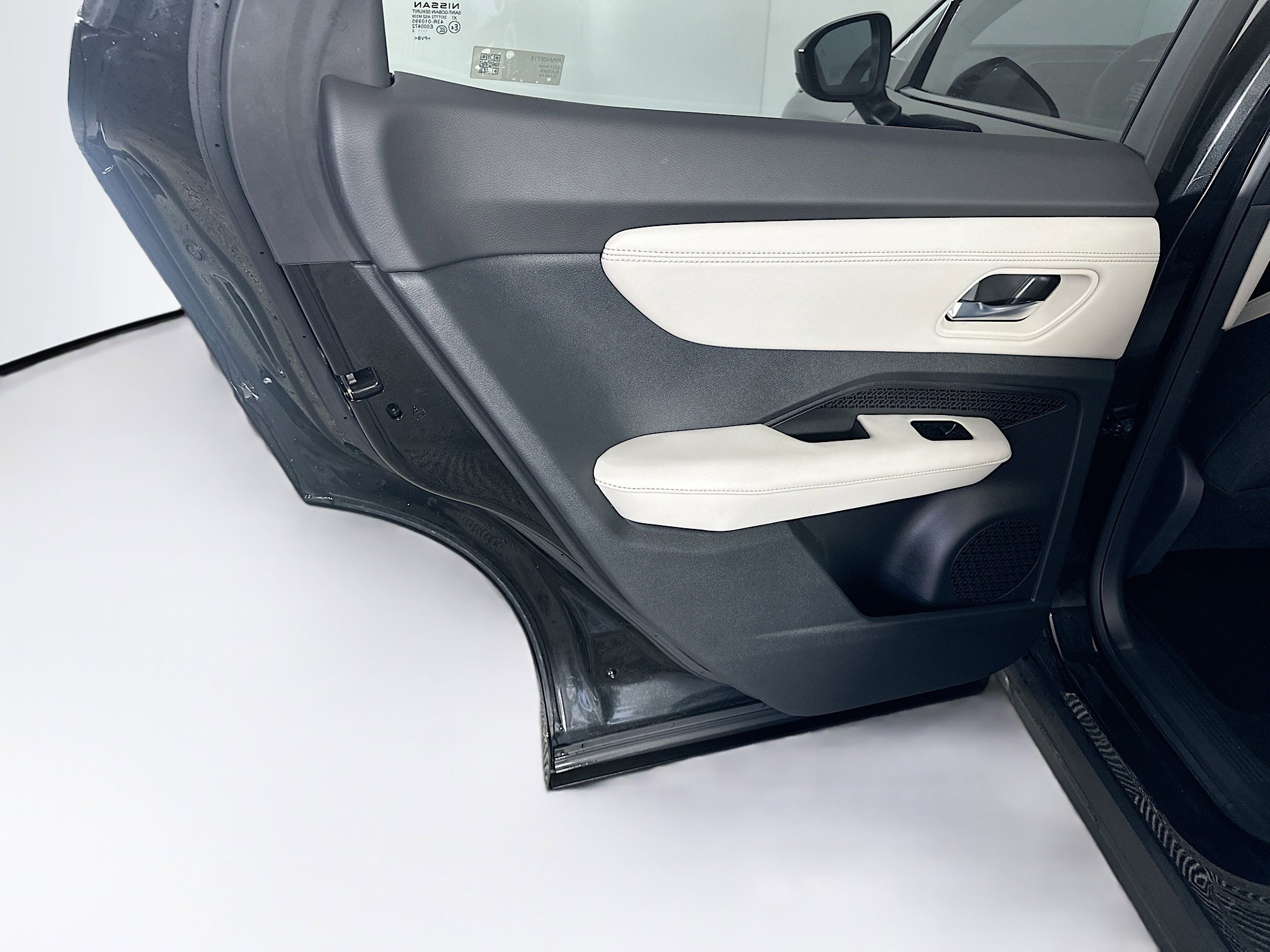 Used 2023 Nissan Ariya FWD image 27