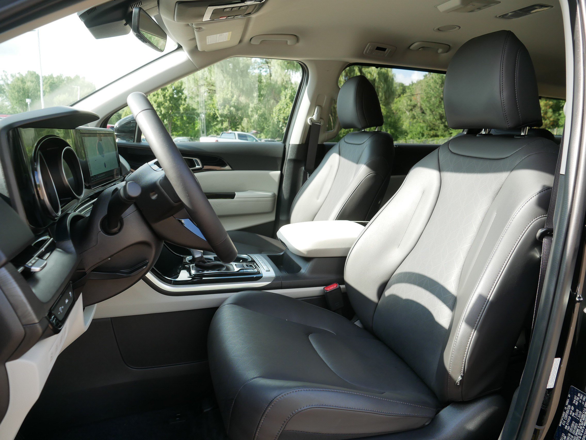 Certified 2023 Kia Carnival EX FWD image 34