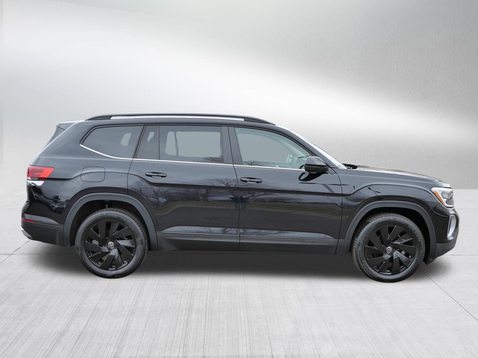 Certified 2025 Volkswagen Atlas SE image 8