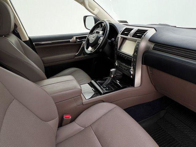 Certified 2020 Lexus GX 460 Premium w/ Premium Package AWD/4WD image 13