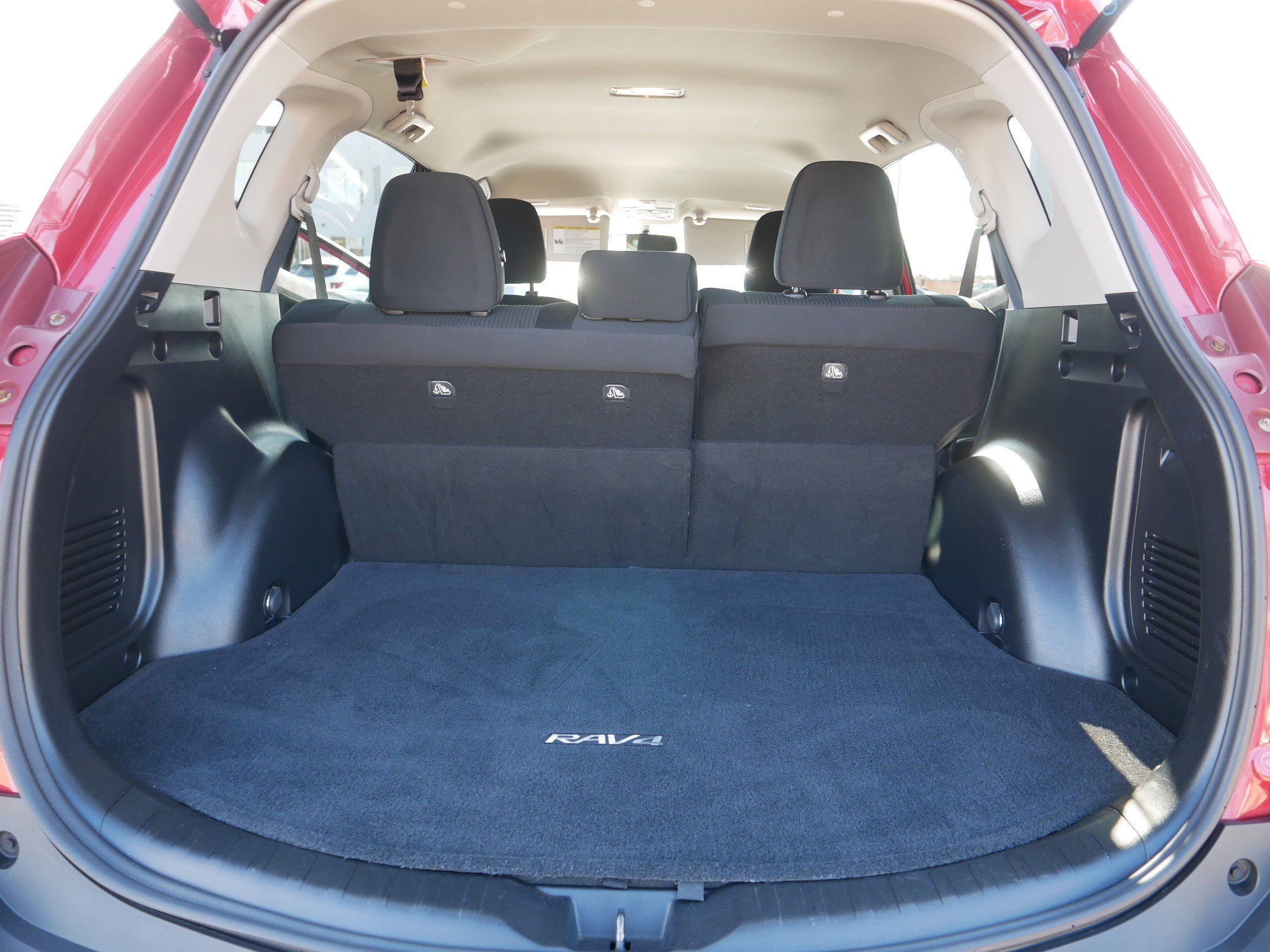 Used 2015 Toyota RAV4 LE image 15