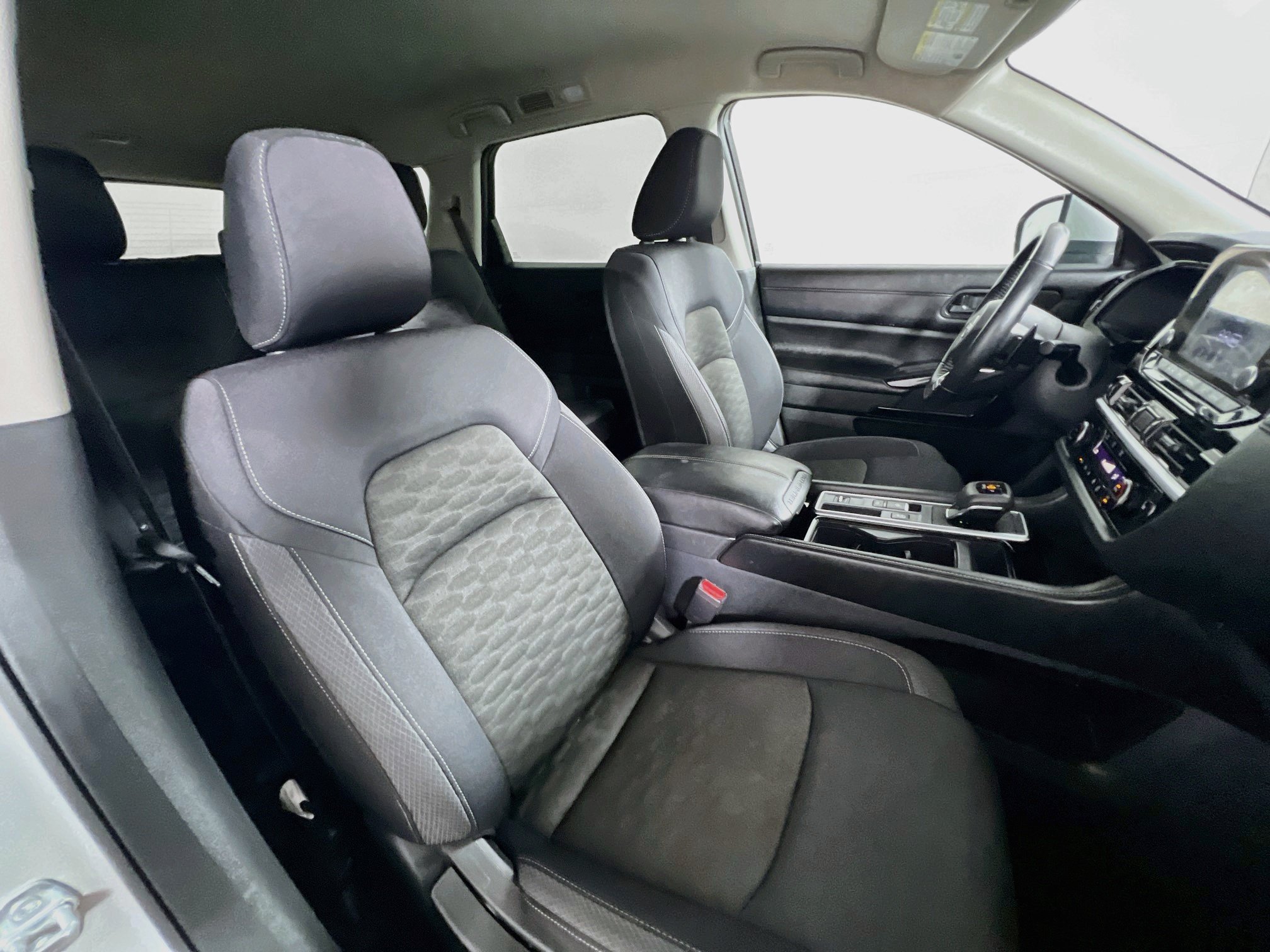 Used 2024 Nissan Pathfinder SV FWD image 30