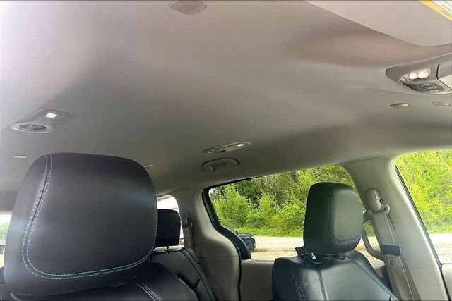 Used 2021 Chrysler Pacifica Touring-L FWD image 21