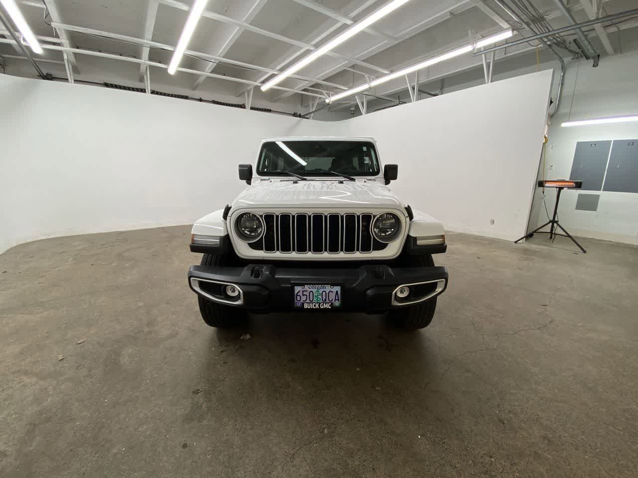 Used 2025 Jeep Wrangler Sahara AWD/4WD image 9