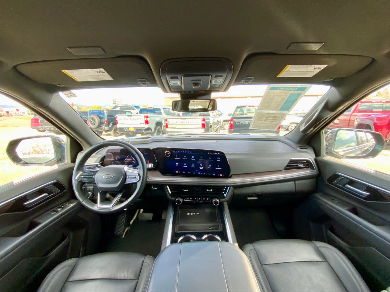 Used 2025 Chevrolet Suburban Z71 AWD/4WD image 30