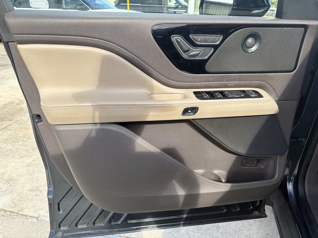 Used 2021 Lincoln Aviator Reserve w/ Class IV Trailer Tow Package RWD image 20