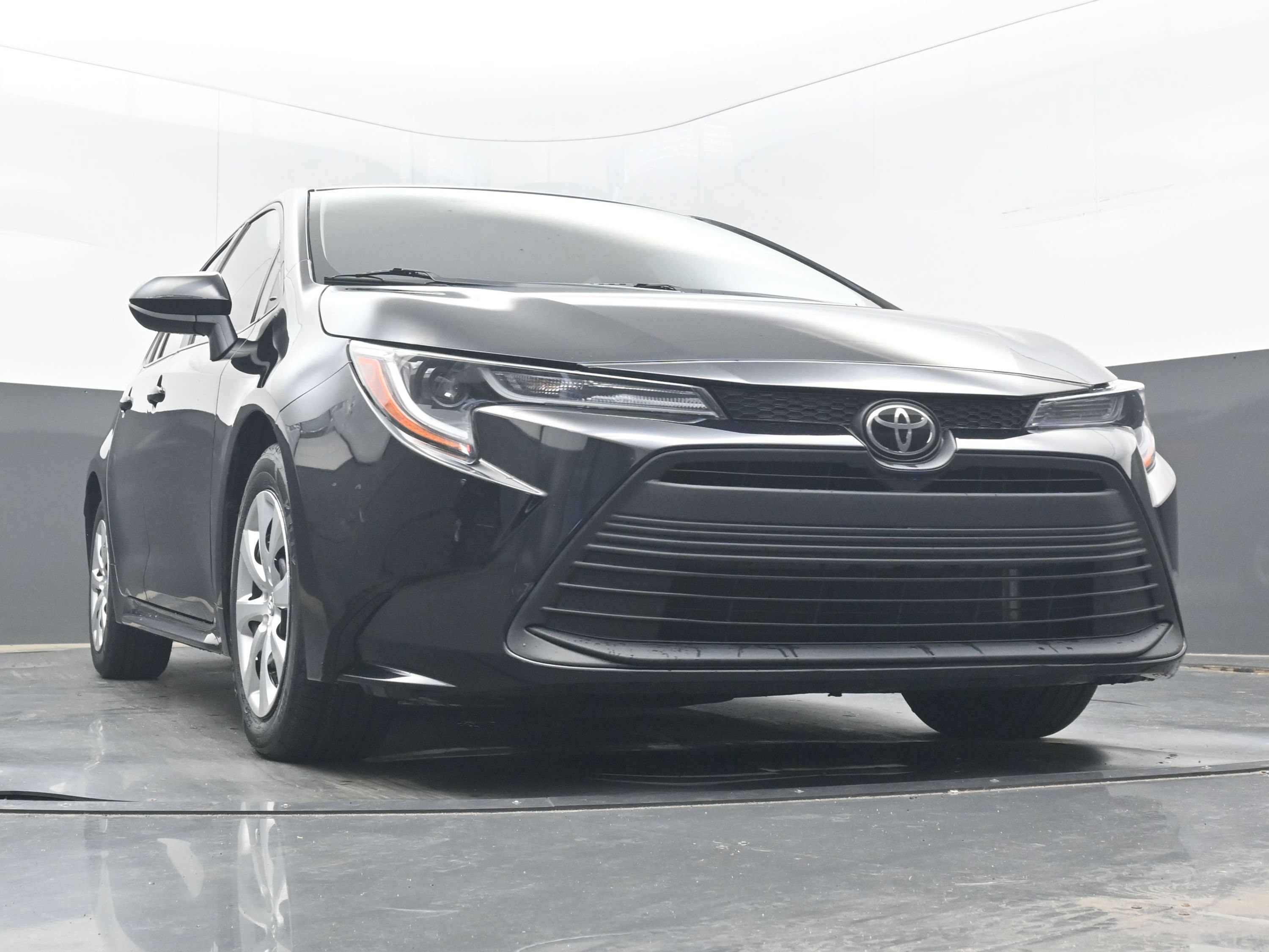 Used 2025 Toyota Corolla LE FWD image 24