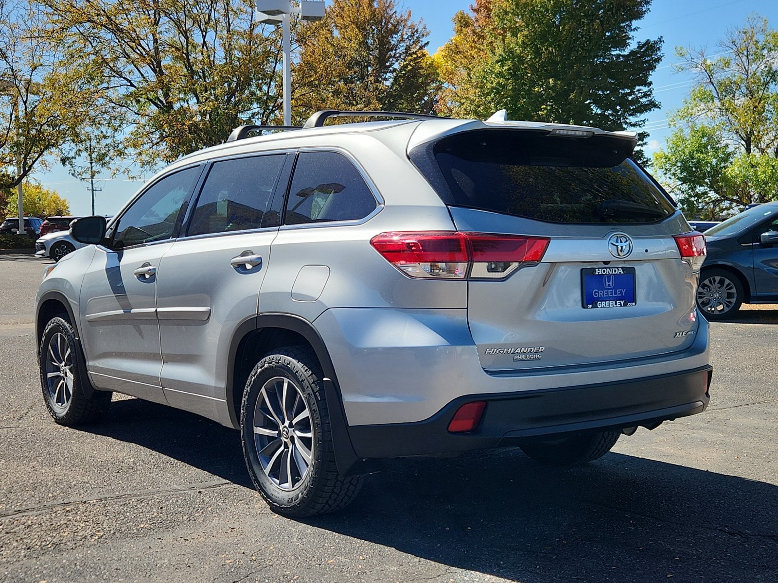 Used 2018 Toyota Highlander XLE AWD/4WD image 3