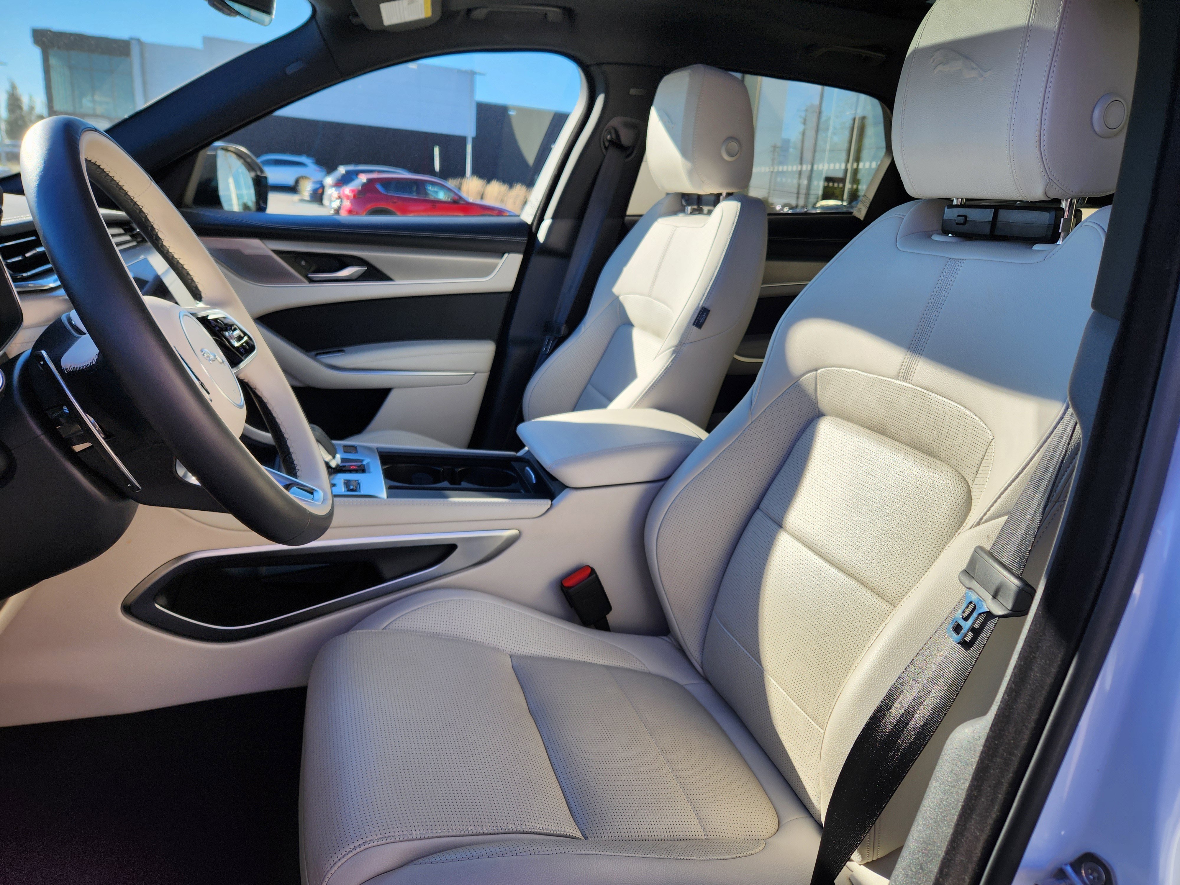 Certified 2025 Jaguar F-PACE R-Dynamic S image 10