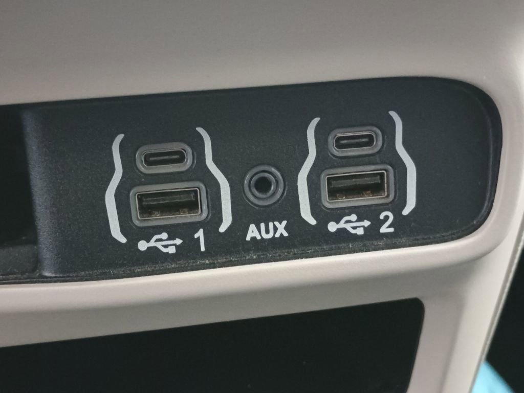 Used 2023 Chrysler Pacifica Touring-L image 21