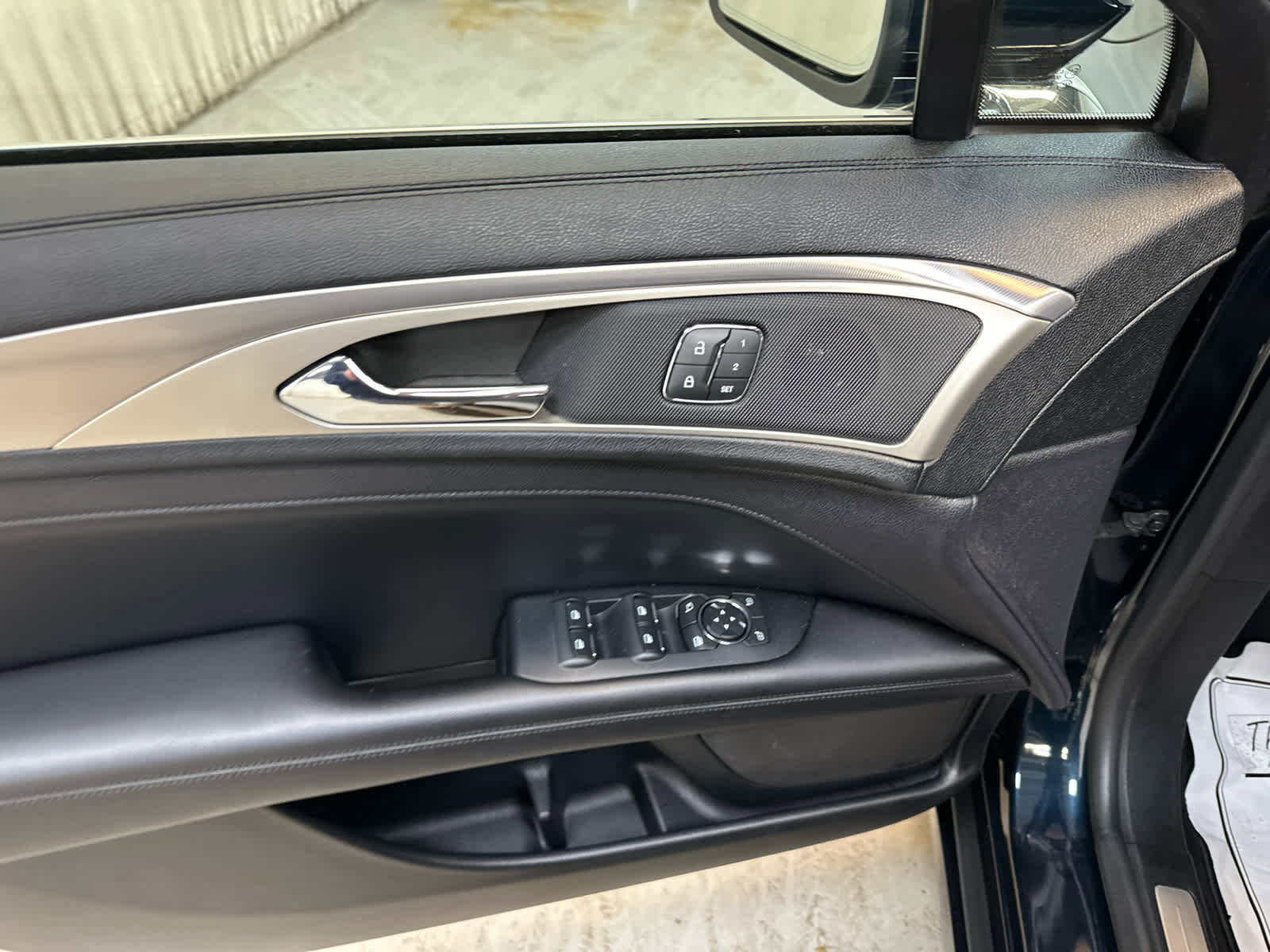 Used 2020 Lincoln MKZ AWD w/ Convenience Package image 25