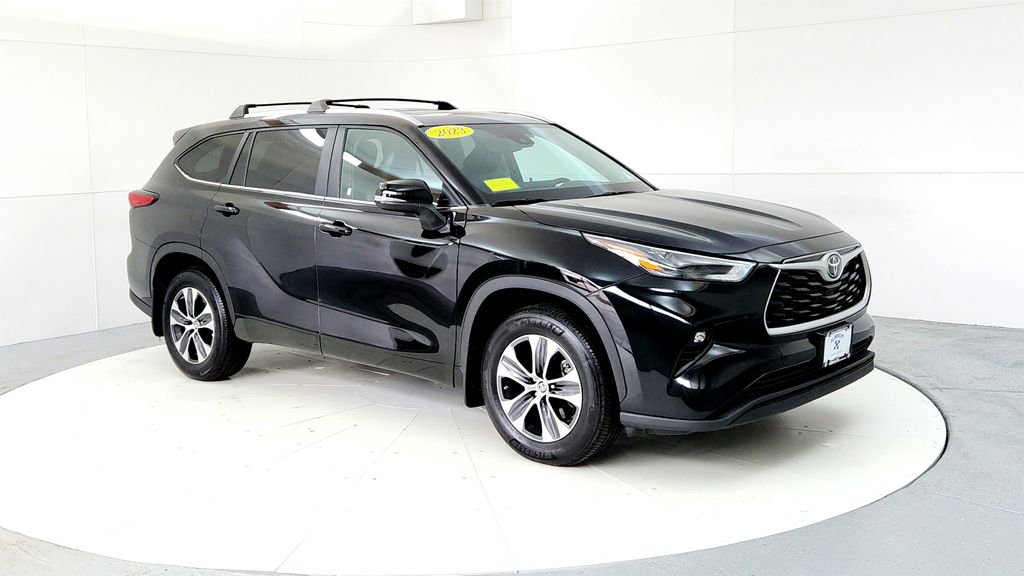 Used 2023 Toyota Highlander XLE AWD/4WD image 7