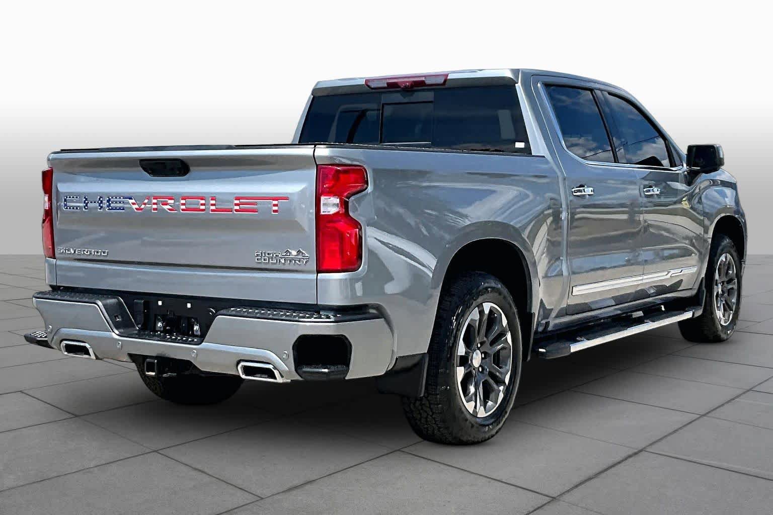 Used 2024 Chevrolet Silverado 1500 High Country w/ Technology Package AWD/4WD image 13