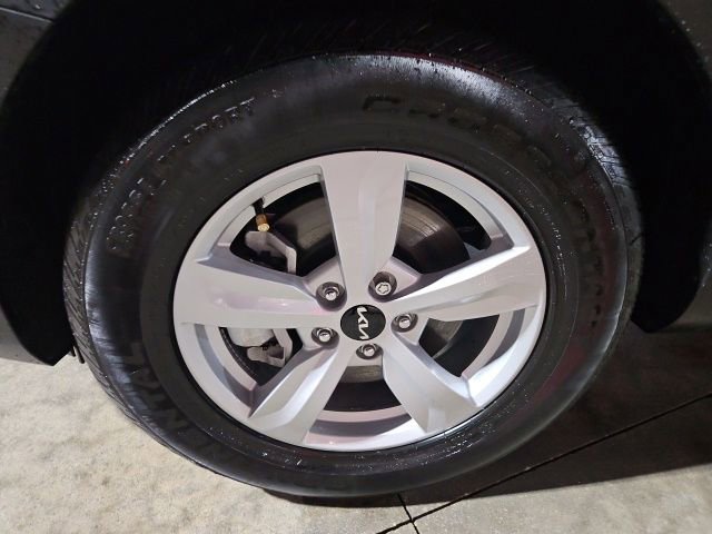 Used 2025 Kia Sorento LX image 22