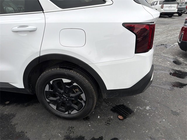 Used 2024 Kia Sorento S image 7