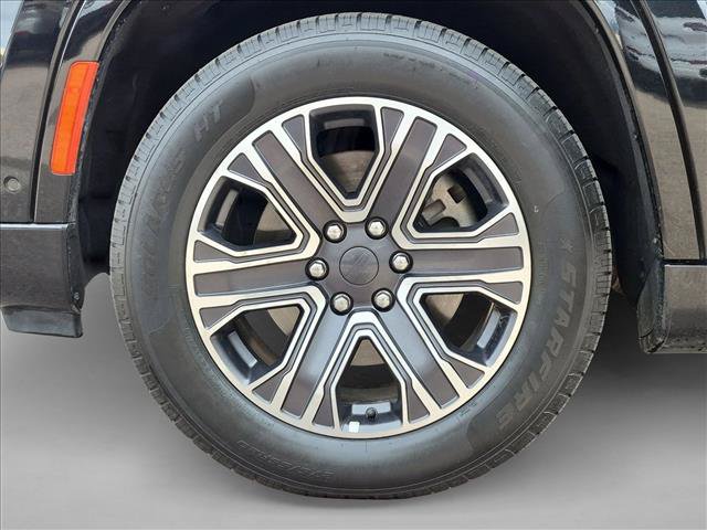 Used 2023 Jeep Wagoneer L Series II AWD/4WD image 25