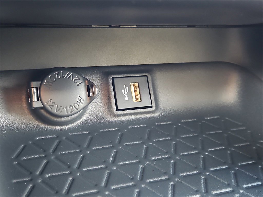 New 2025 Toyota RAV4 SE image 13