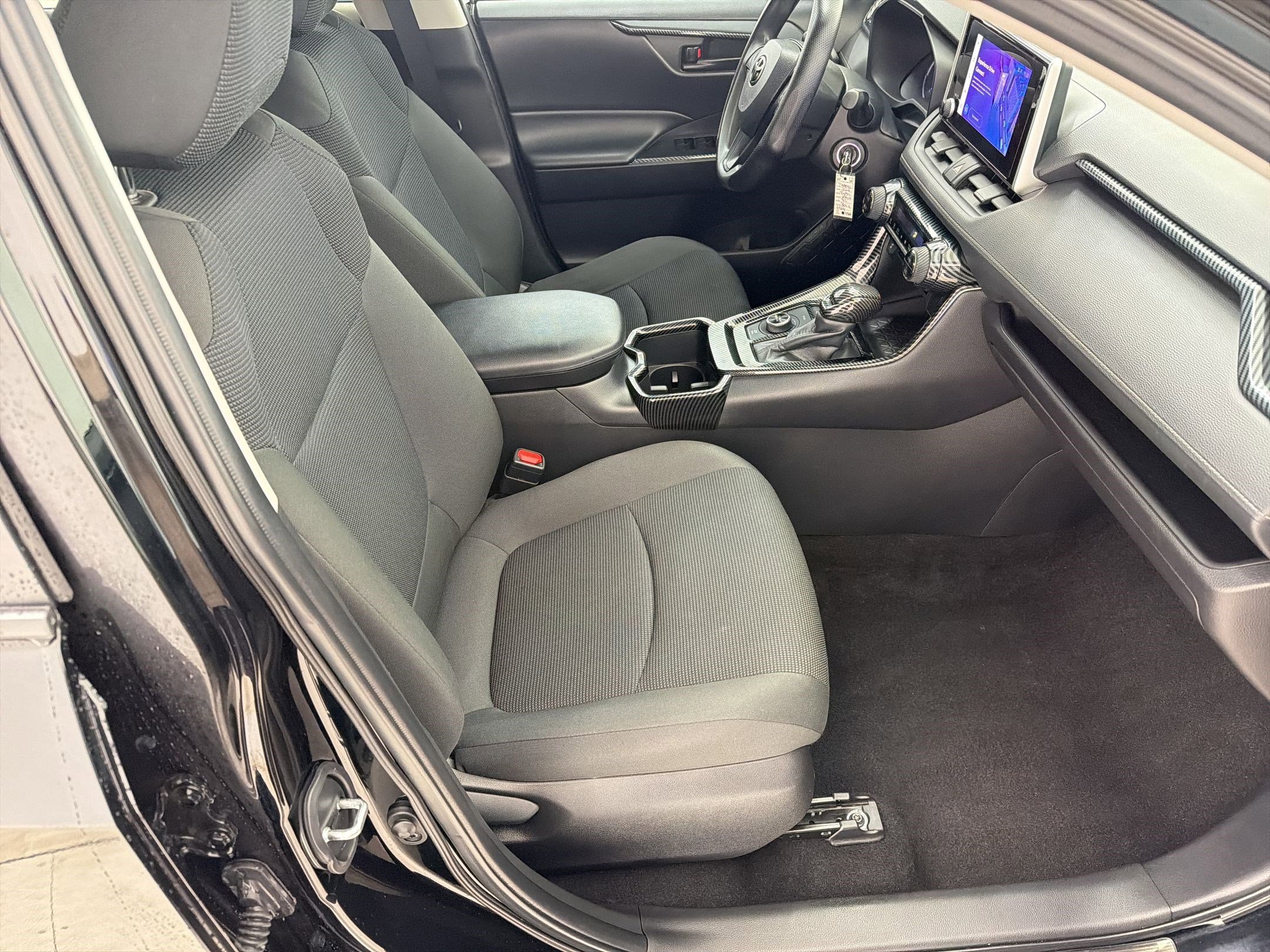 Used 2024 Toyota RAV4 LE AWD/4WD image 27