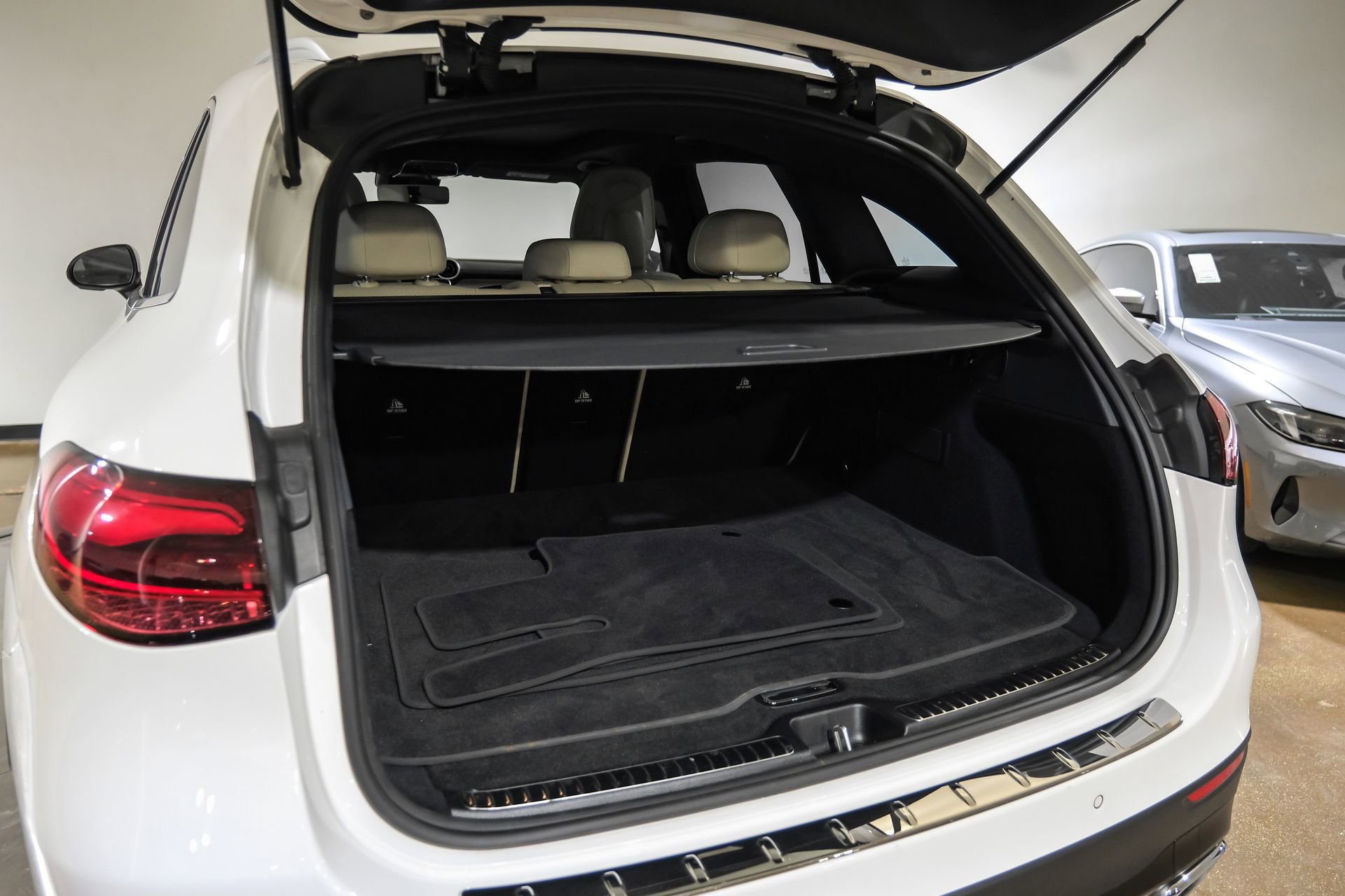 Used 2024 Mercedes-Benz GLC 300 image 55