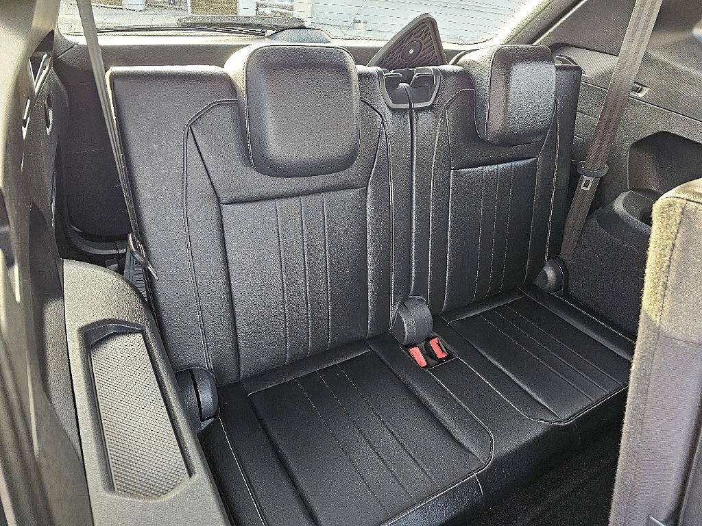 Used 2024 Volkswagen Tiguan SE R-Line image 20